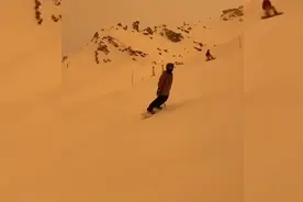 变天了？撒哈拉沙漠沙尘暴吹到欧洲 瑞士滑雪胜地天空瞬间被染黄视频封面