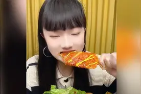 盘点十二位吃货主播吃各种美食，看人吃的真香。视频封面