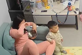 宝宝一声“妈妈”，女子瞬间想起去世母亲不禁泪目：无法释怀的痛视频封面