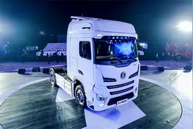 电子后视镜、红外摄像头，带你抢先了解陕汽X6000黑科技重卡视频封面