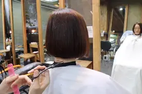 37岁女性纠结剪出来的短发太乱，发型师直接给拉直，感觉变化好大