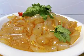 为什么饭店里的凉拌大拉皮那么好吃，学会这个方法，在家也可以做视频封面