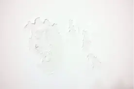 白墙掉粉有划痕？从家政公司那偷学一招，白墙跟新刷的一样平整视频封面