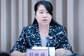 她成全国地级市最年轻市长，曾25岁升副处、35岁升副厅视频封面