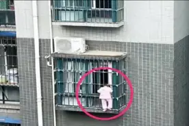 女童翻窗悬空生死一线，“蜘蛛侠”徒手爬楼解救视频封面