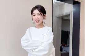 情景剧：美女把男生哄得团团转，结果却是为了这个，男生：大意了视频封面