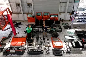 既然李老鼠主动送车上门，那我们就不客气了：坦克300拆解全纪录视频封面