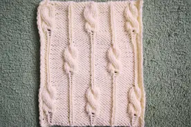 分享一款棒针实地花样，就像挂在藤蔓上的小葫芦，寓意非常吉祥视频封面