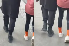 男生穿增高鞋陪女生逛街走不稳，路人：看上去怪怪的视频封面