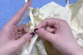 衣服肩带总是往下滑？1分钟教你这样改，安全实用比新买的还好看视频封面