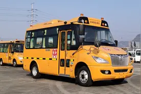 东风超龙19座幼儿专用校车
