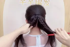 女儿生日给她这样扎头发，简单好看，配上公主裙美极了