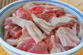 鸭肉别直接炖着吃，加一个莲藕，一次做4斤不够吃，太香了！视频封面