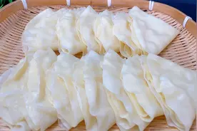 看老一辈人做春饼，就不用油，一锅出30大张，个个不粘连，薄如纸