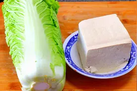 白菜炖豆腐，先放豆腐还是先放白菜？大厨教您正确做法，太香了