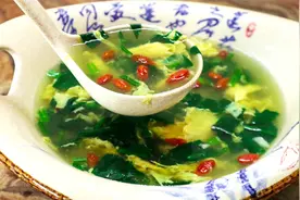 看似简单的鸡蛋汤，做好也有小技巧，无需勾芡，冬天喝着更营养