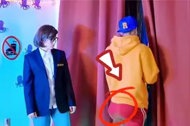 搞笑外国人：男孩的屁股突然变大，这是什么情况？知道真相后笑喷视频封面