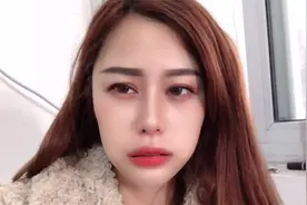 90后美女独自一人吃饭难过的吃不下还要给网友们聊聊走出失恋