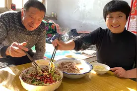 凉拌鸡胸肉丝详细做法，口感不柴不腻，酸辣爽口，减脂减肥必备视频封面