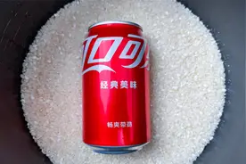 一罐可乐一碗米饭，教你做无敌美味的炒饭，出锅秒抢光！！！视频封面