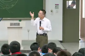 施一公清华上课，我一激动，就想谈宇宙，科学家也懂幽默视频封面
