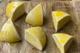 家里有香蕉牛奶的一定要试试，简单做成甜品，软糯香甜，口感细腻