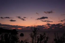 你是世界上最可爱的小星星，我爱了整个宇宙，只为跟你碰头视频封面