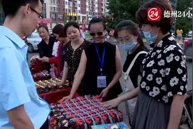 德州90后退役军人回乡当村支书，摆夜摊搞直播帮贫困户脱贫视频封面