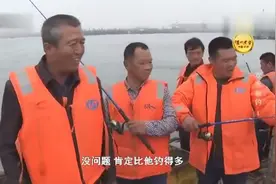 发明：大叔发明自动钓鱼钩，几乎百发百中，这是钓友的福音啊