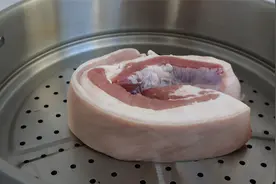 把五花肉上锅蒸一蒸，教你最好吃的做法，香而不腻，好吃又解馋视频封面