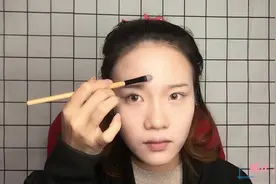 新年走亲戚的素颜妆！教大家自然裸妆画法，化妆新手必备视频封面