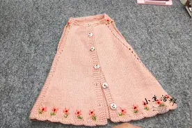 婴儿A字形开襟毛背心，下摆绣花，精美秀气，版型设计很有个性视频封面