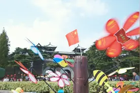 被国庆当天人潮挤爆的玄武湖，第二天又如何了视频封面