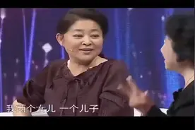 等着我：65岁阿姨寻找初恋男友，多年后两人再相逢，让人感动！视频封面