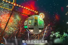 魔术师施展魔法重新启动废弃的游乐园，绚丽的烟花照亮夜空视频封面
