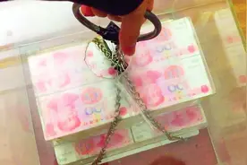 100万现金人民币到底有多重？男子拎完说：再也不要相信电影了！视频封面