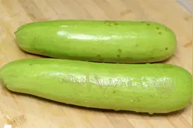 炒西葫芦想要好吃，切记不要直接下锅，分享一招，鲜脆爽口又入味