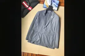 耐克不敌迪奥：新品“干部西装”标价530“穿它备有面干部风范”视频封面