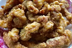 炸酥肉用面粉还是淀粉？教你一招，炸出来酥脆不回软，做法超简单视频封面