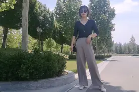 女人不要打扮太老气，防晒开衫搭配阔腿裤，轻松摆脱夏日闷热感！