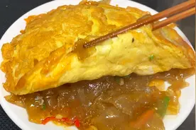 河南老乡爱吃的鸡蛋焖粉皮，地地道道家常做法，一大盘不够吃！视频封面