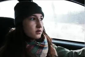 惊悚片：女孩绘画产生幻觉，看到恐怖人头画面，还差点失去了生命视频封面