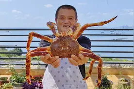 1470元买10斤帝王蟹海鲜，阿胖山做帝王蟹蟹肉煲，十几人吃过瘾！视频封面