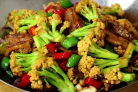 干锅花菜很多人第一步就错了，大厨详细讲解做法，好吃解馋超下饭