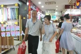 情侣鞋都安排上了！走了一路 大哥夸了一路，欣喜之情溢于言表了视频封面
