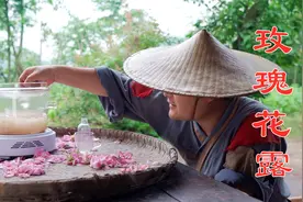 玫瑰花还能这样用？小伙自制玫瑰花露，清香扑鼻，成果还不错！