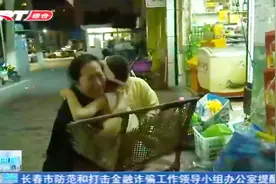 6岁男童走失，全城接力寻人，好心人帮助成功找到，母亲下跪感谢视频封面