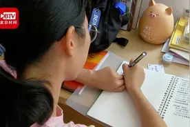 和奶奶相依为命贫困女生613分考上武汉理工：努力会改变困难生活