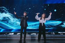 《海底》原版：给爷哭，凤凰传奇：哭什么哭，打起精神来跳起舞