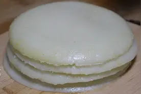 白面碗饦：筋道光滑酸辣可口，家里有盘子就能做，比凉皮好吃简单